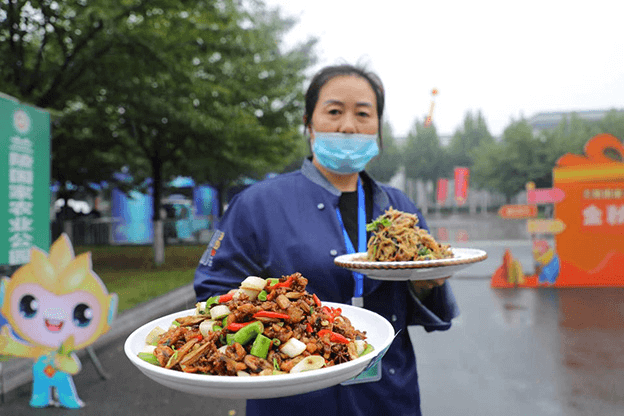 兰陵：融入牛蒡元素 临沂炒鸡火出圈